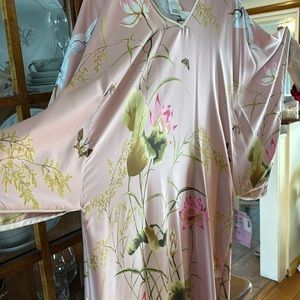 House dress absolutely beautiful brand new